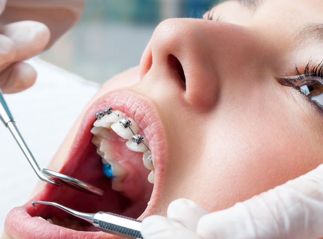 Joven en odontología